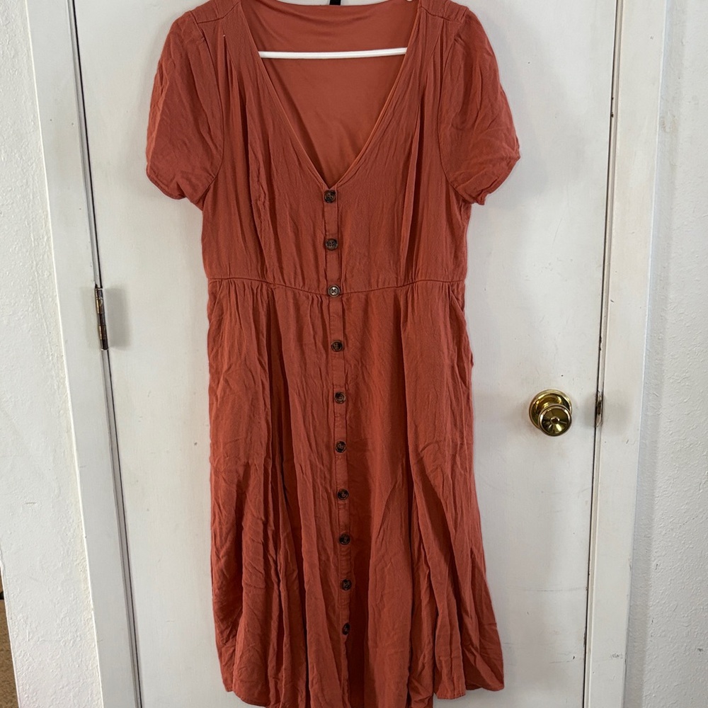 Torrid Size 1 terracotta v-neck faux button front short sleeve dress